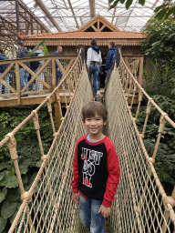 mechelen_3_046 - 497 kb - 768x1024 - Max on the rope bridge at the `Adembenemend Azië` building at the Asia section of ZOO Planckendael Max on the rope bridge at the `Adembenemend Azië` building at the Asia section of ZOO Planckendael