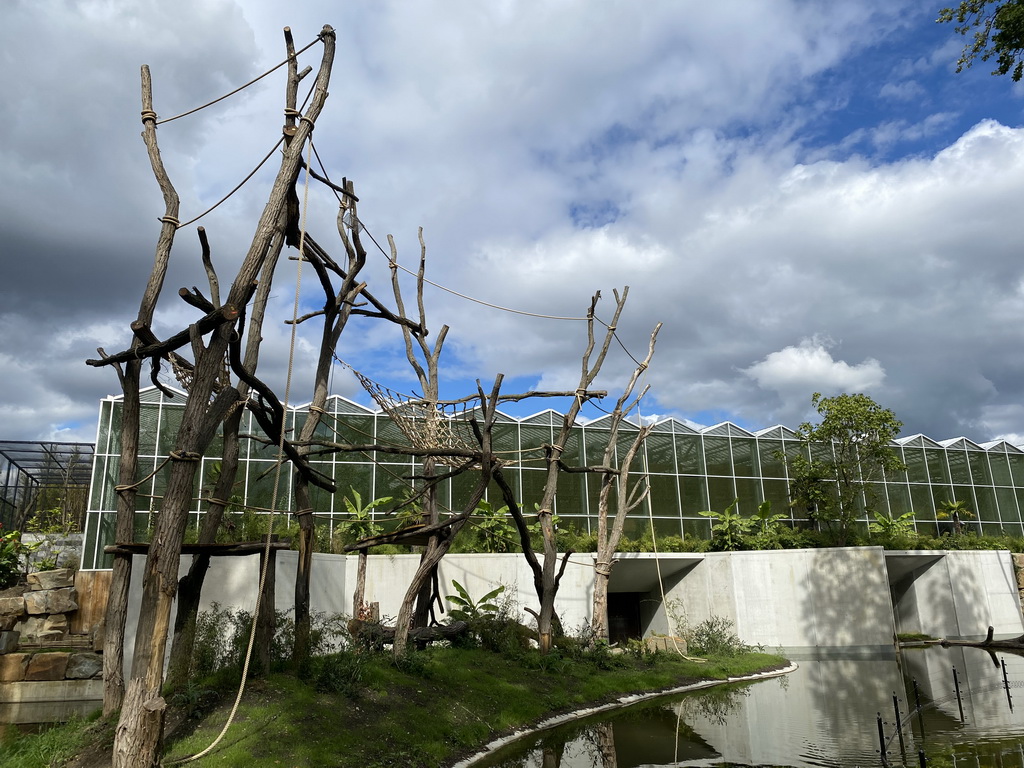 Front of the `Adembenemend Azië` building at the Asia section of ZOO Planckendael