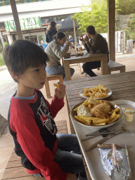 Max having lunch at the terrace of Restaurant Toepaja at the Asia section of ZOO Planckendael