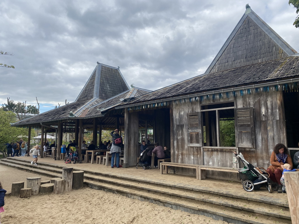 Front of the terrace of Restaurant Toepaja at the Asia section of ZOO Planckendael