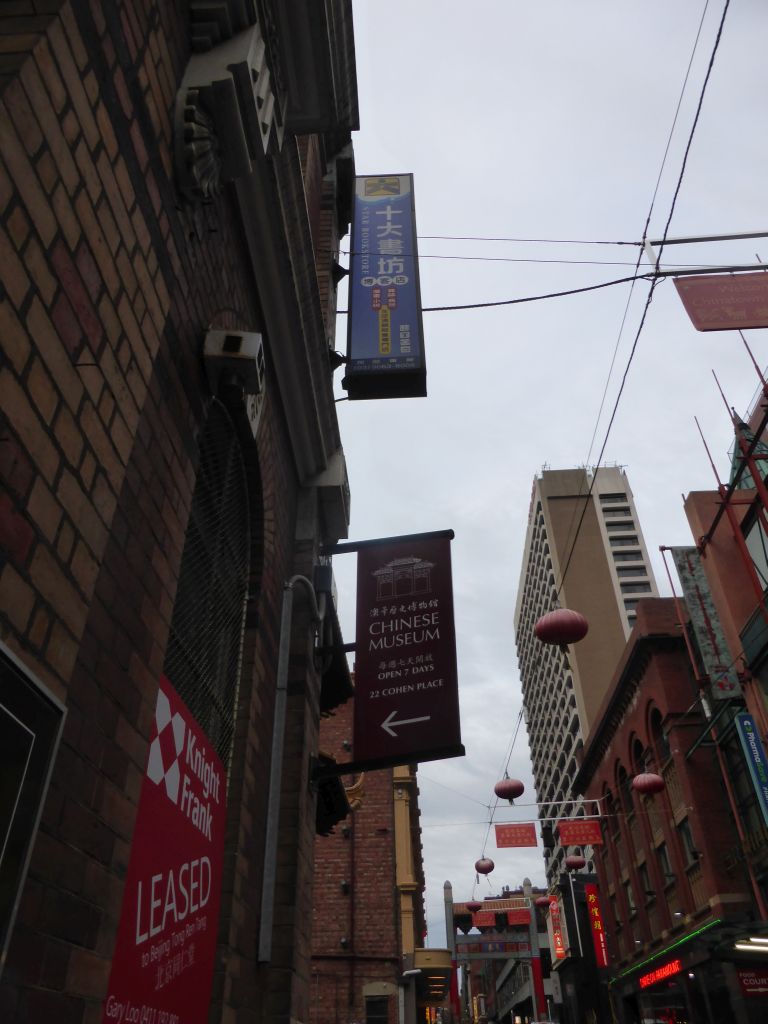 Sign pointing to the Chinese Museum, at Little Bourke Street