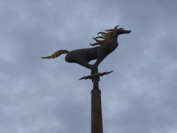 Statuette of a horse on top of a pole at the crossing of Bourke Street and Swanson Street, at sunset