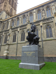 Statue of Captain Matthew Flinders at the garden at the west side of St. Paul`s Cathedral