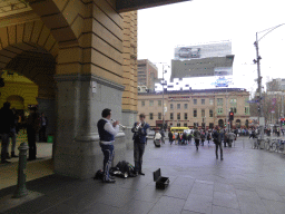Street musicians in front of the Flinders Street Railway Station at the crossing of Flinders Street and St. Kilda Road