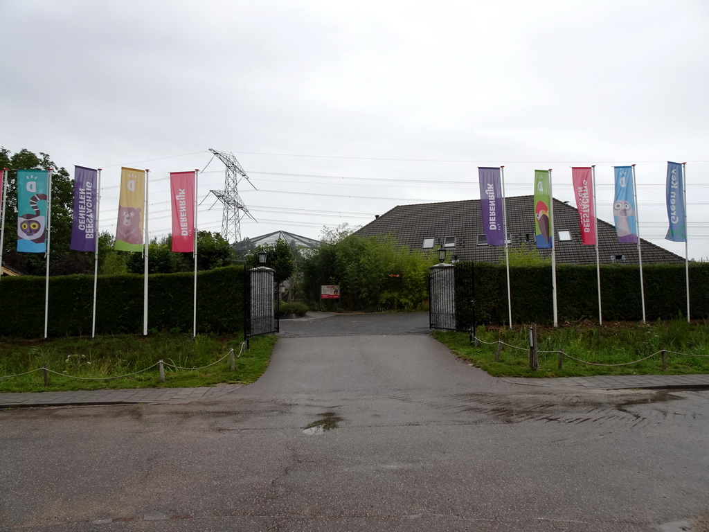 Entrance to the Dierenrijk zoo at the Heiderschoor street