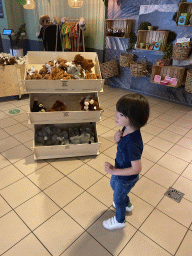 Max at the shop of the Dierenrijk zoo