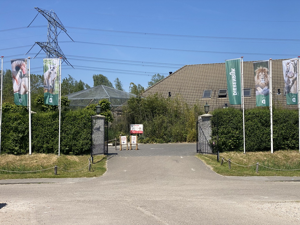 Entrance to the Dierenrijk zoo at the Heiderschoor street