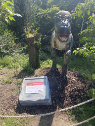 Pachycephalosaurus statue at the Dierenrijk zoo, with explanation