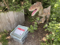 Velociraptor statue at the Dierenrijk zoo, with explanation