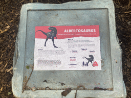 Explanation on the Albertosaurus statue at the Dierenrijk zoo