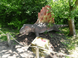Dimetrodon statue at the Dierenrijk zoo, with explanation