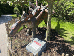 Kentrosaurus statue at the Dierenrijk zoo, with explanation