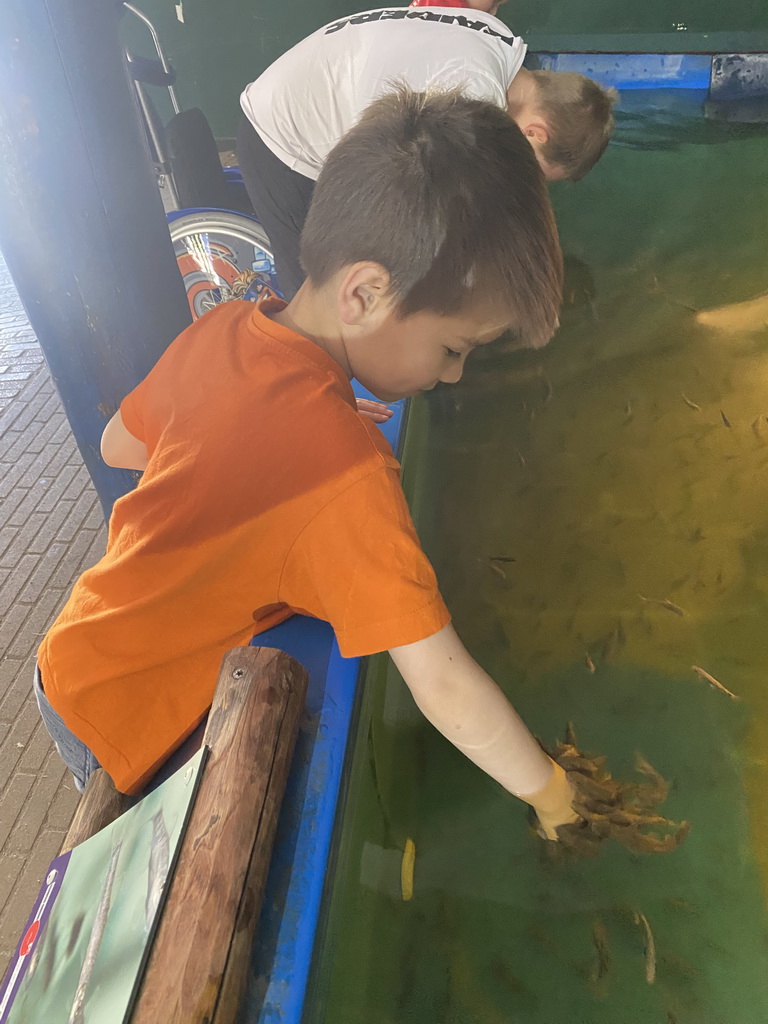 Max with Doctor Fish at the Dierenrijk zoo