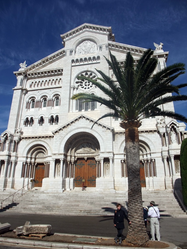 Miaomiao at the front of the Saint Nicholas Cathedral