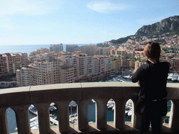 Miaomiao with the harbour of Fontvieille, viewed from the Ruelle Sainte-Barbe alley