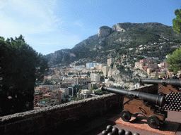 Cannon, cannonballs and the Fontvieille district, viewed from the Place du Palais square