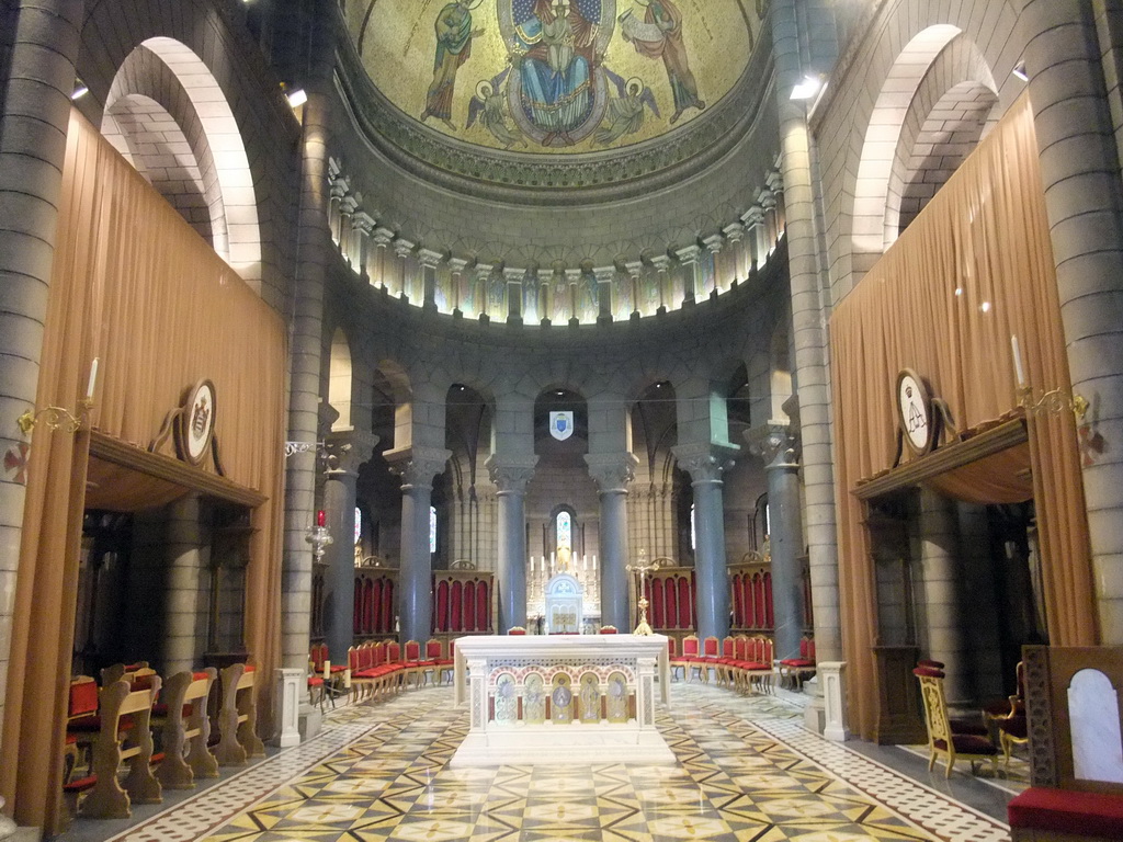 Choir, altar and dome of the Saint Nicholas Cathedral