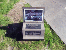 Explanation on the statue of Juan Manuel Fangio and his Mercedes-Benz racing car, at the Boulevard Albert 1er