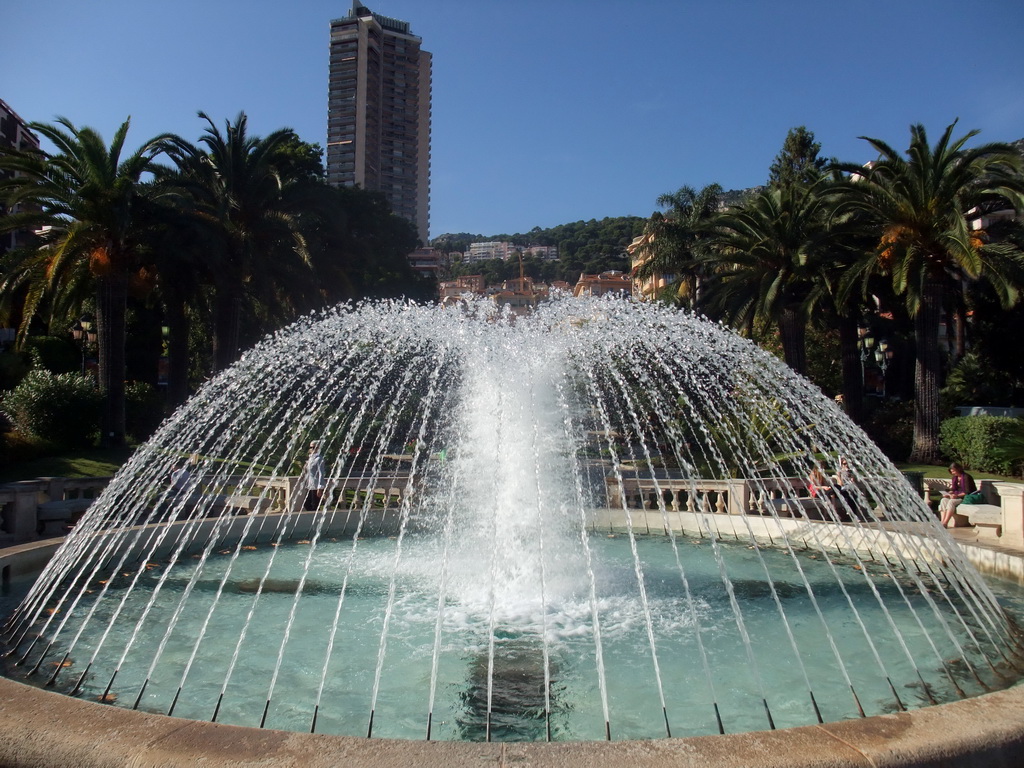 Fountain at the Allée des Boulingrins street