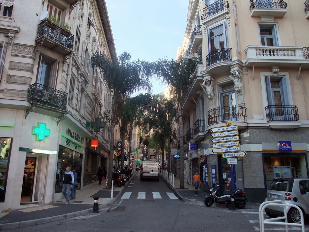 The Boulevard de la République, crossing the Boulevard de France, the border between Monaco and France