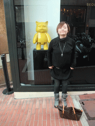 Miaomiao with a statue of a cat