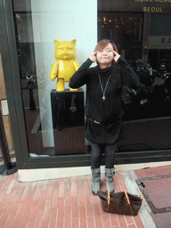 Miaomiao with a statue of a cat