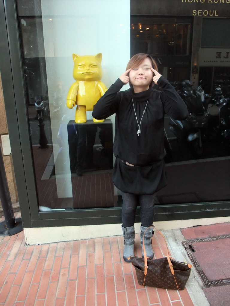 Miaomiao with a statue of a cat
