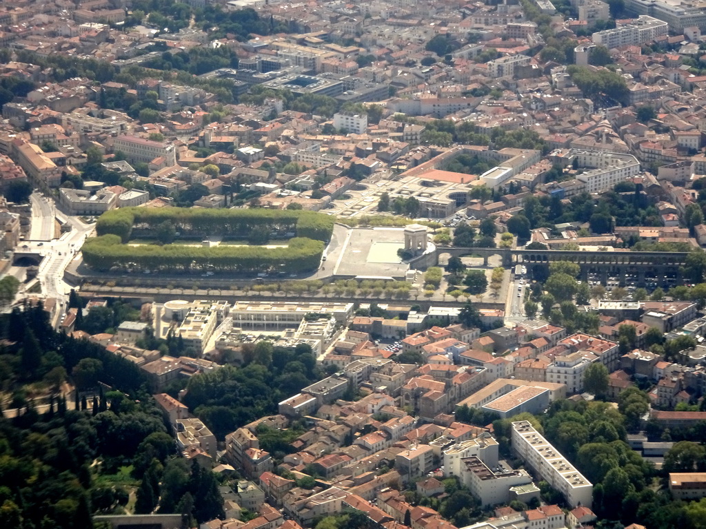 The Promenade du Peyrou, the Pavillon du Peyrou pavillion and the Saint-Clément Aqueduct, viewed from the airplane from Amsterdam