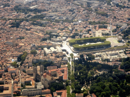 The city center with the Église Sainte Anne church, the Montpellier Cathedral, the Jardin des Plantes gardens, the Palace of Justice, the Porte du Peyrou arch, the Promenade du Peyrou, the Pavillon du Peyrou pavillion and the Saint-Clément Aqueduct, viewed from the airplane from Amsterdam