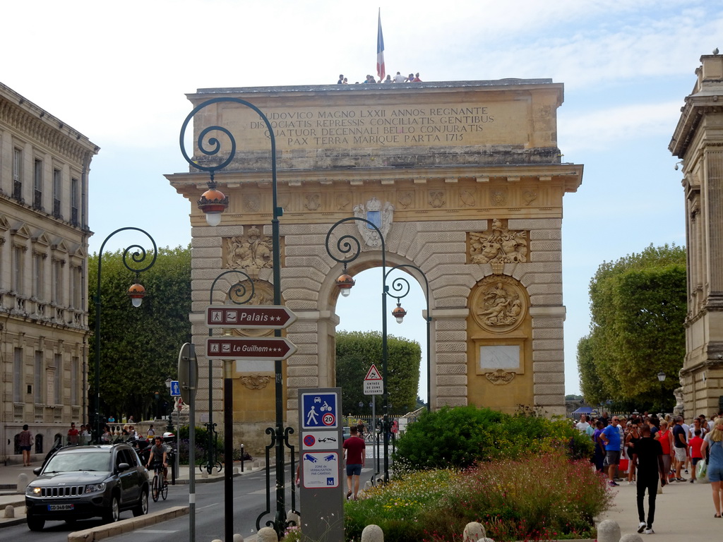 Front of the Porte du Peyrou arch at the Rue Foch street