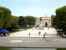 The Promenade du Peyrou with the equestrian statue of King Louis XIV and the Porte du Peyrou arch, viewed from the Pavillon du Peyrou pavillion