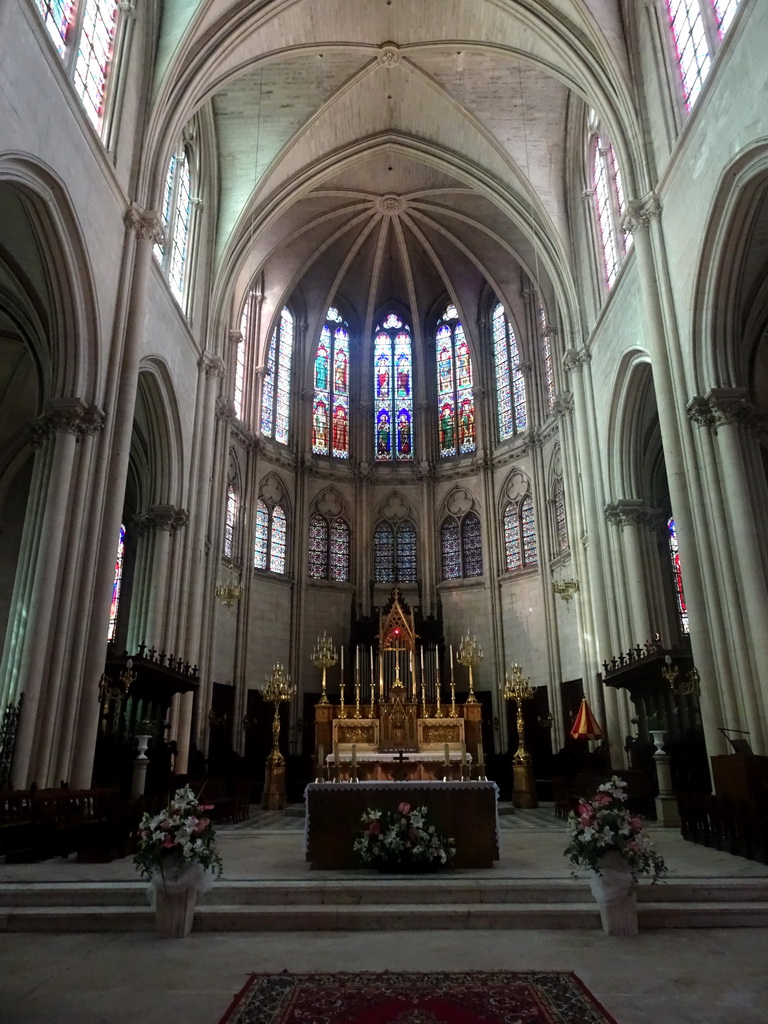 Apse and main altar of the Montpellier Cathedral
