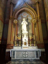 Side chapel with altar and statue at the left side of the Montpellier Cathedral