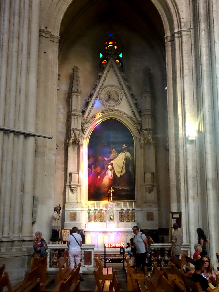 Side chapel with altar and painting at the right side of the Montpellier Cathedral