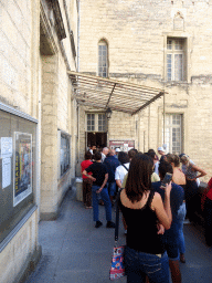 Waiting line in front of the Conservatory of Anatomy at the Faculty of Medicine of the University of Montpellier