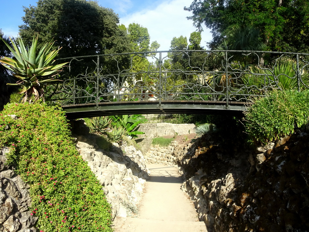 Bridge at the east side of the Jardin des Plantes gardens