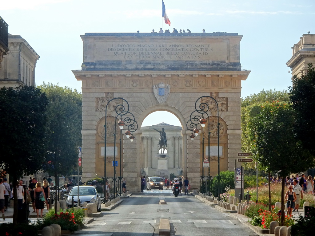 Front of the Porte du Peyrou arch, the equestrian statue of King Louis XIV and the Pavillon du Peyrou pavillion, viewed from the Rue Foch street