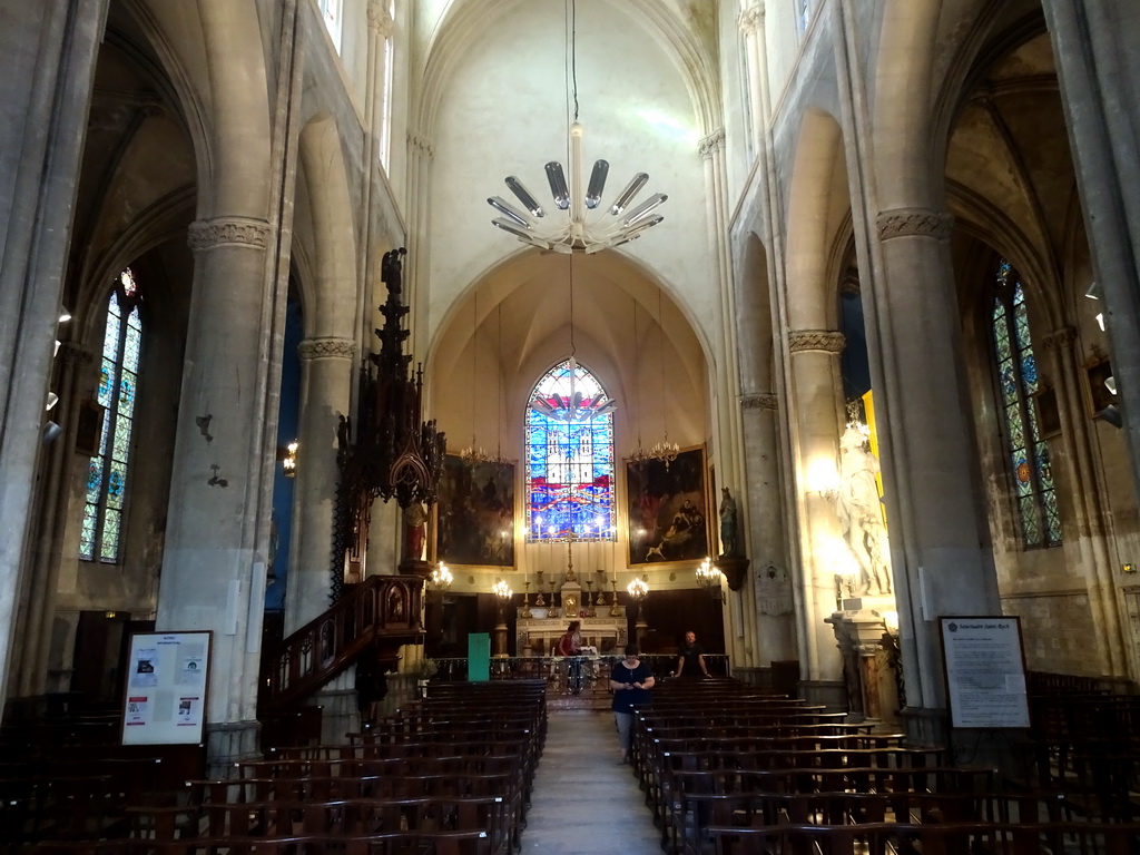 Nave, apse, main altar and pulpit of the Église Saint Roch church