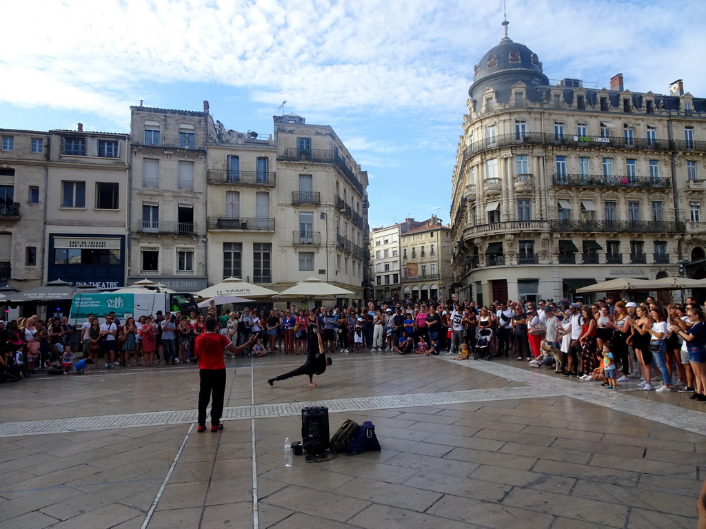 Breakdancers at the Place de la Comédie square