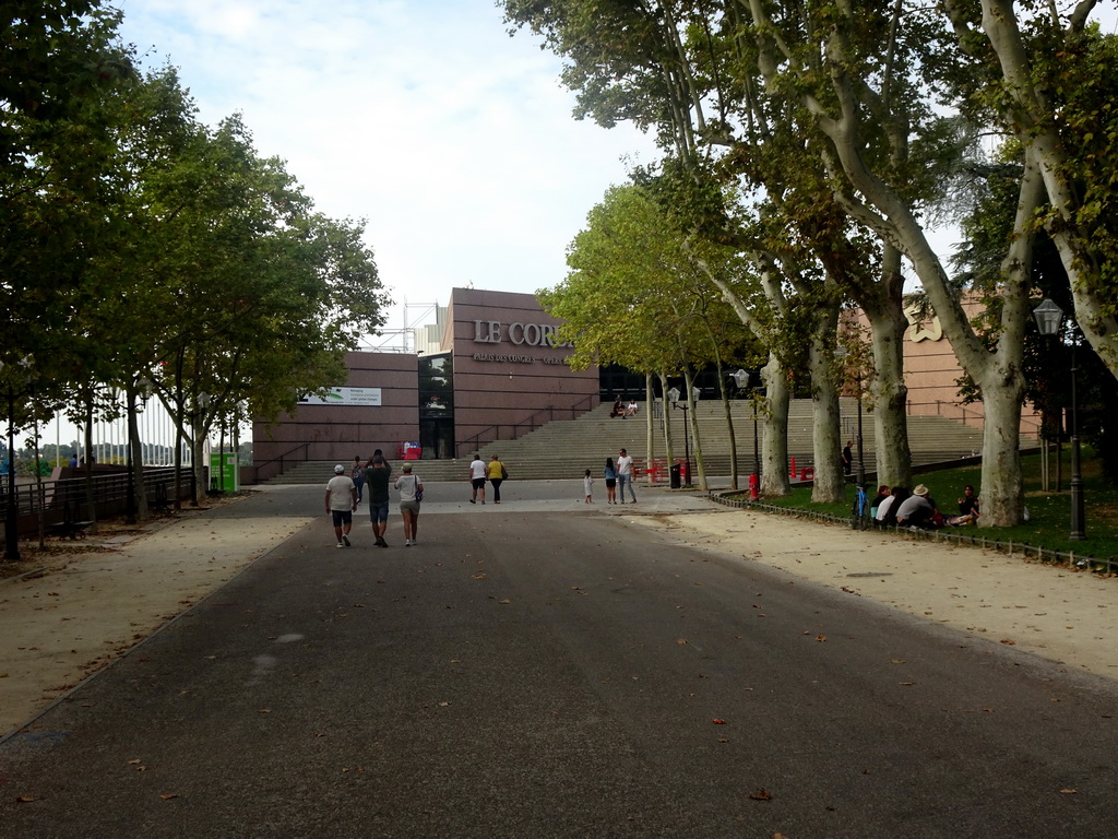 Left front of the Corum conference center at the Allée Jean de Lattre de Tassigny street