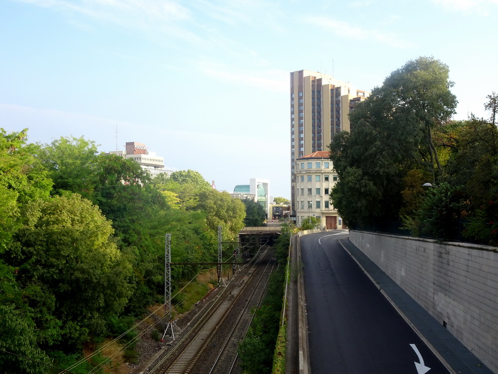 The Allée de la Citadelle street, the railway and the Tour Le Triangle tower, viewed from the pedestrian bridge at the east side of the Esplanade Charles-de-Gaulle park