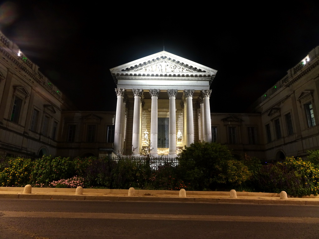 Front of the Palace of Justice at the Rue Foch street, by night