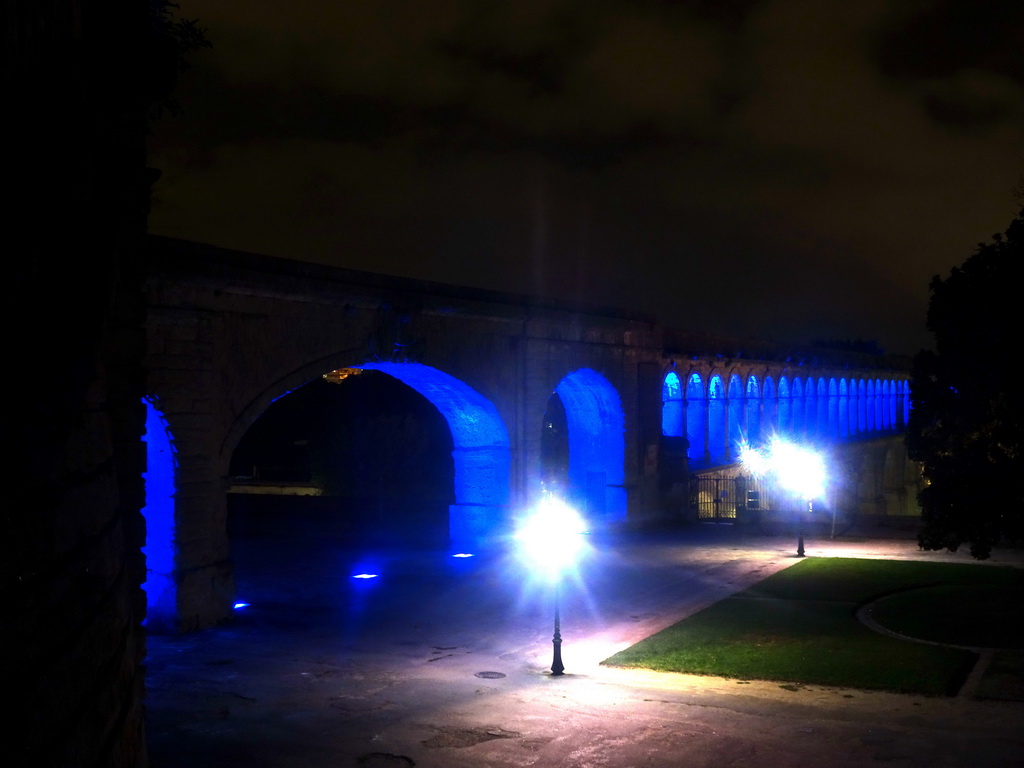 North side of the Saint-Clément Aqueduct, viewed from the Promenade du Peyrou, by night