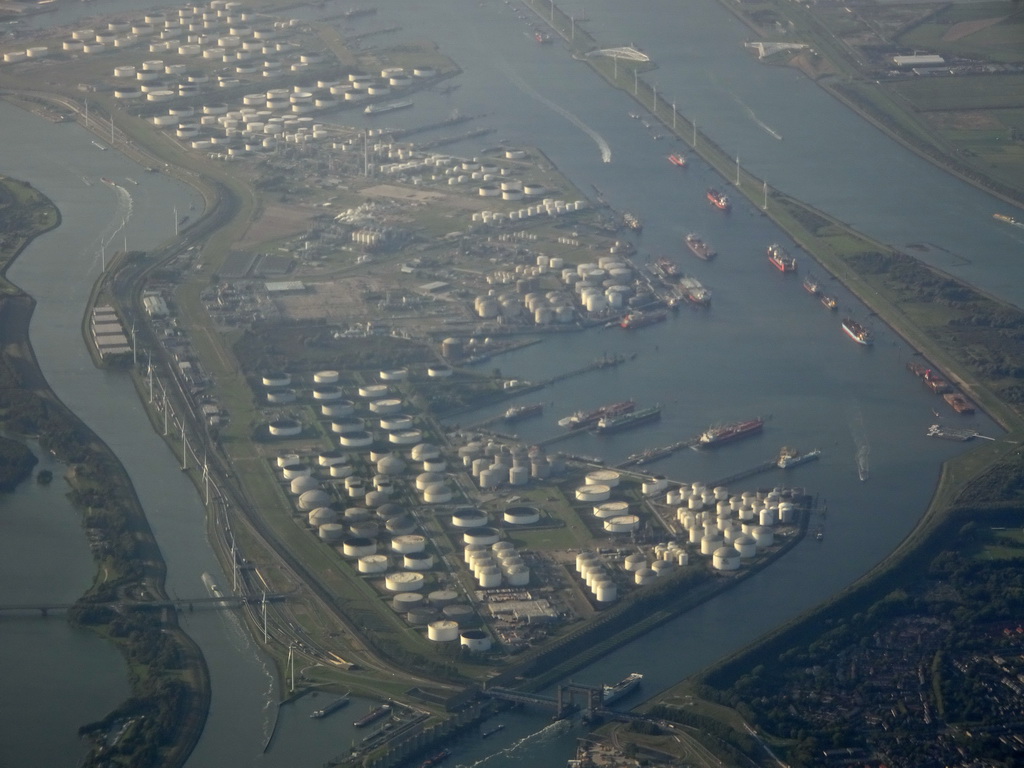 The harbour of Rotterdam, viewed from the airplane to Amsterdam