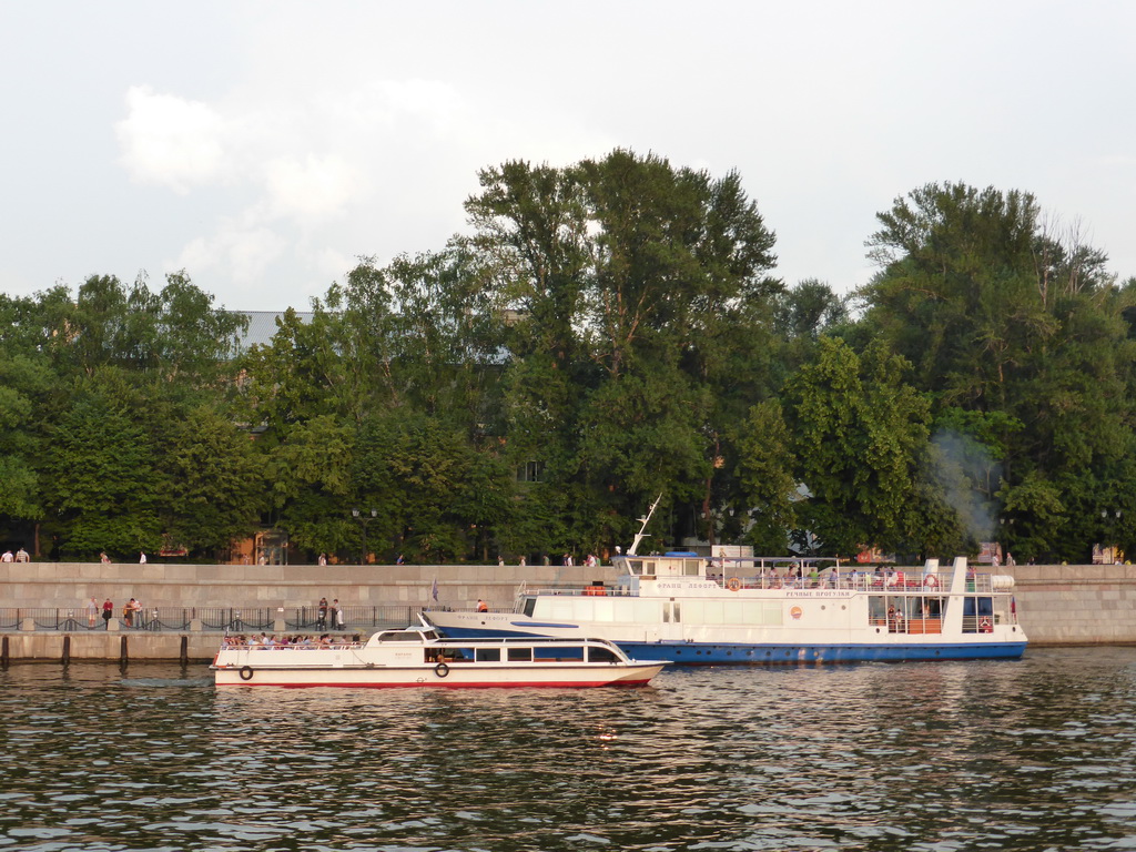 Boats in the Moskva river, viewed from the tour boat