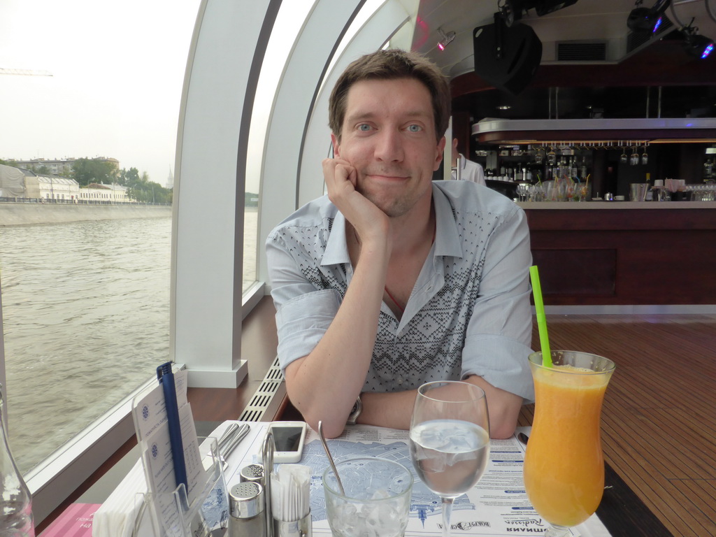 Tim with a drink at the tour boat on the Moskva river