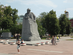Statue of Karl Marx at Revolution Square, viewed from the sightseeing bus