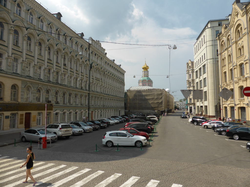 Birzhevaya Square with the tower of the Cathedral of the Epiphany, viewed from the sightseeing bus at Ilyinka street