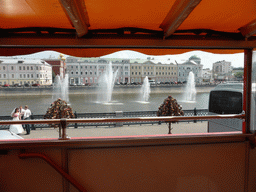 Fountains in the Vodootvodny Canal and a wedding party at Bolotnaya Square, viewed from the sightseeing bus