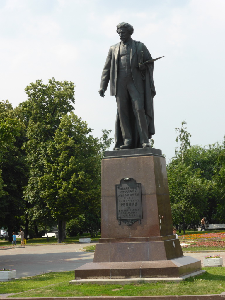 Monument to Ilya Repin at Bolotnaya Square, viewed from the sightseeing bus